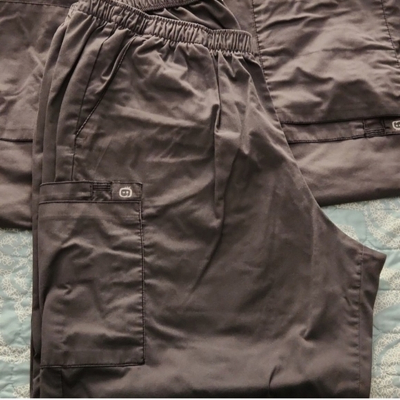 Wonder Wink Scrub Set - Picture 2 of 2